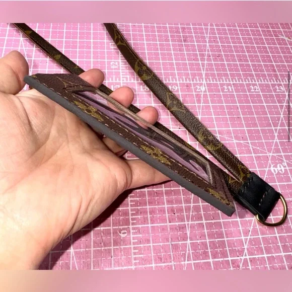 🤎🩷 LV Monogram Custom Lanyard ID Holder handmade - Picture 6 of 13